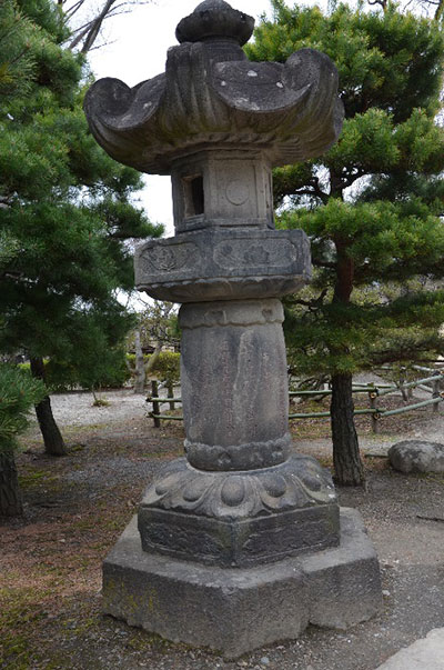 松本城 水野忠直奉献灯籠