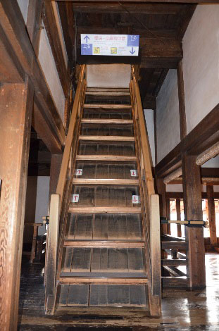 松本城 最も急な階段