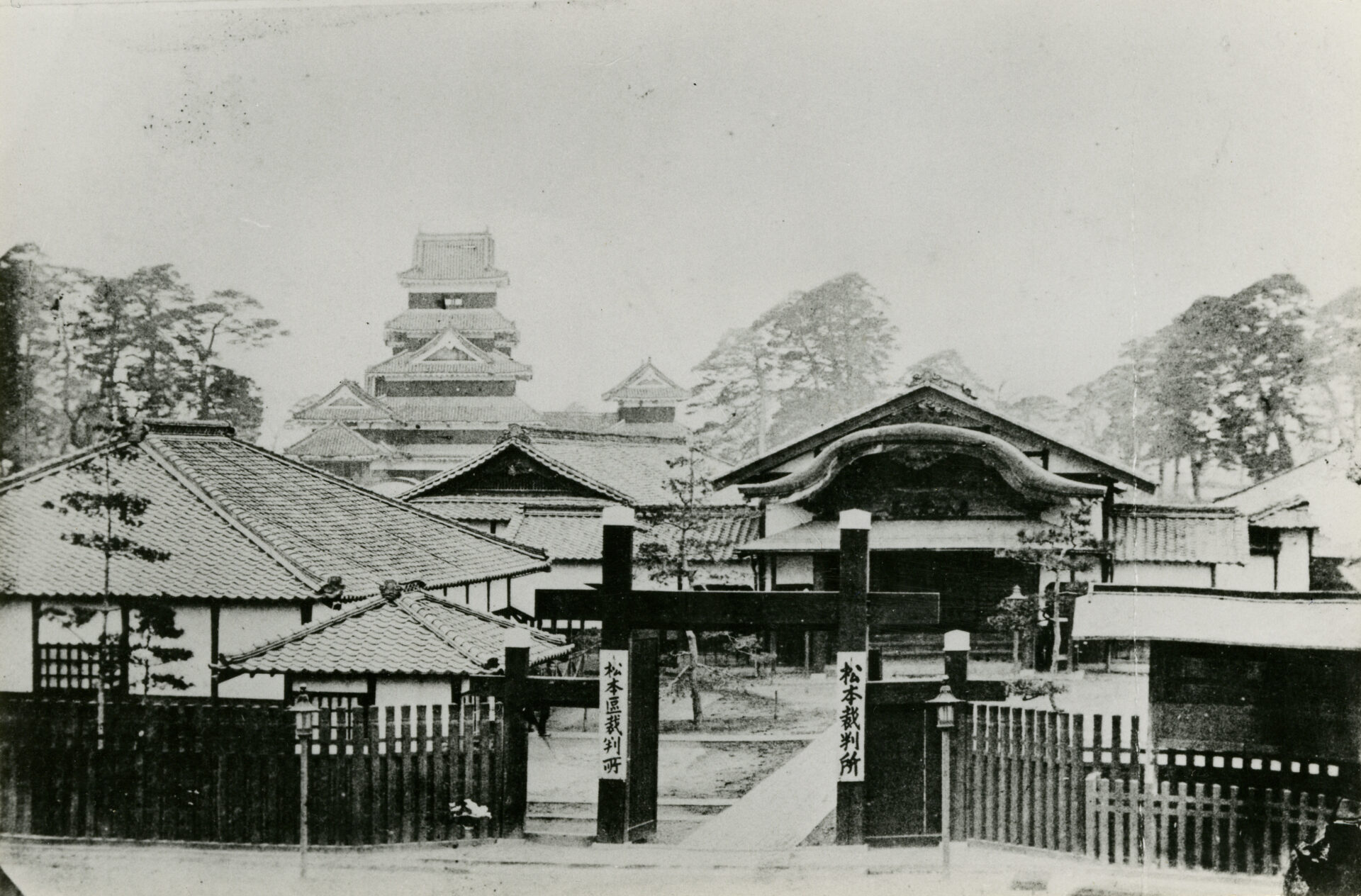 The courthouse built in the palace in the Meiji era